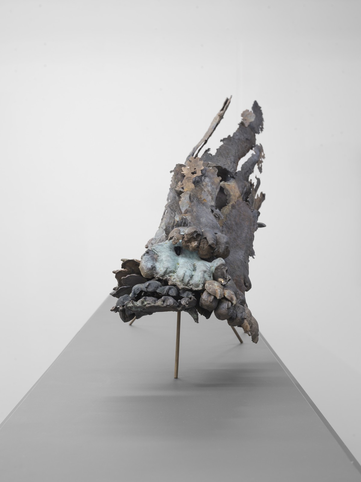 Alessandro Di Pietro, Fade Paw Study (Modern Meteorite), 2022, bronze, 42,5 x 60 x 17 cm