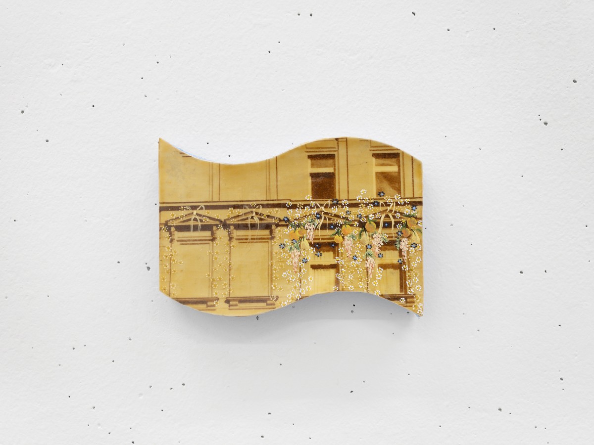 Elif Saydam, «Lunch (neighbors)», 2022, collage, varnish and oil paint on primed kitchen sponge, 7 x 11 x 2 cm
