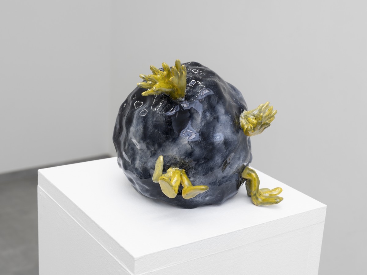 Cassidy Toner, Family-Unfriendly Violence #1, 2023, hand painted ceramic, 16 x 16 x 16 cm