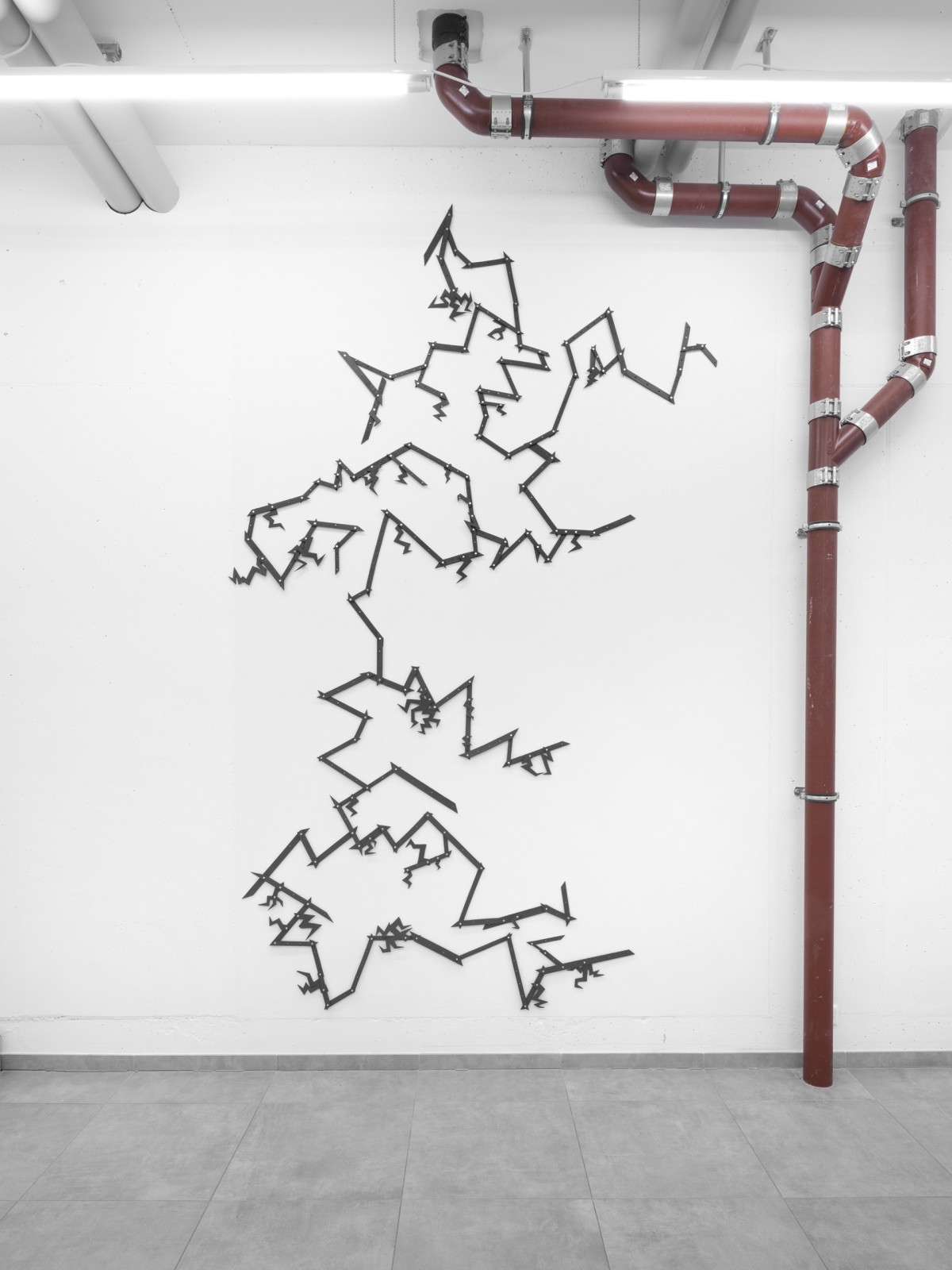 Giovanna Belossi, Folgorato, 2022, ceramics, brass fastener, variable dimensions, All Stars, Lausanne