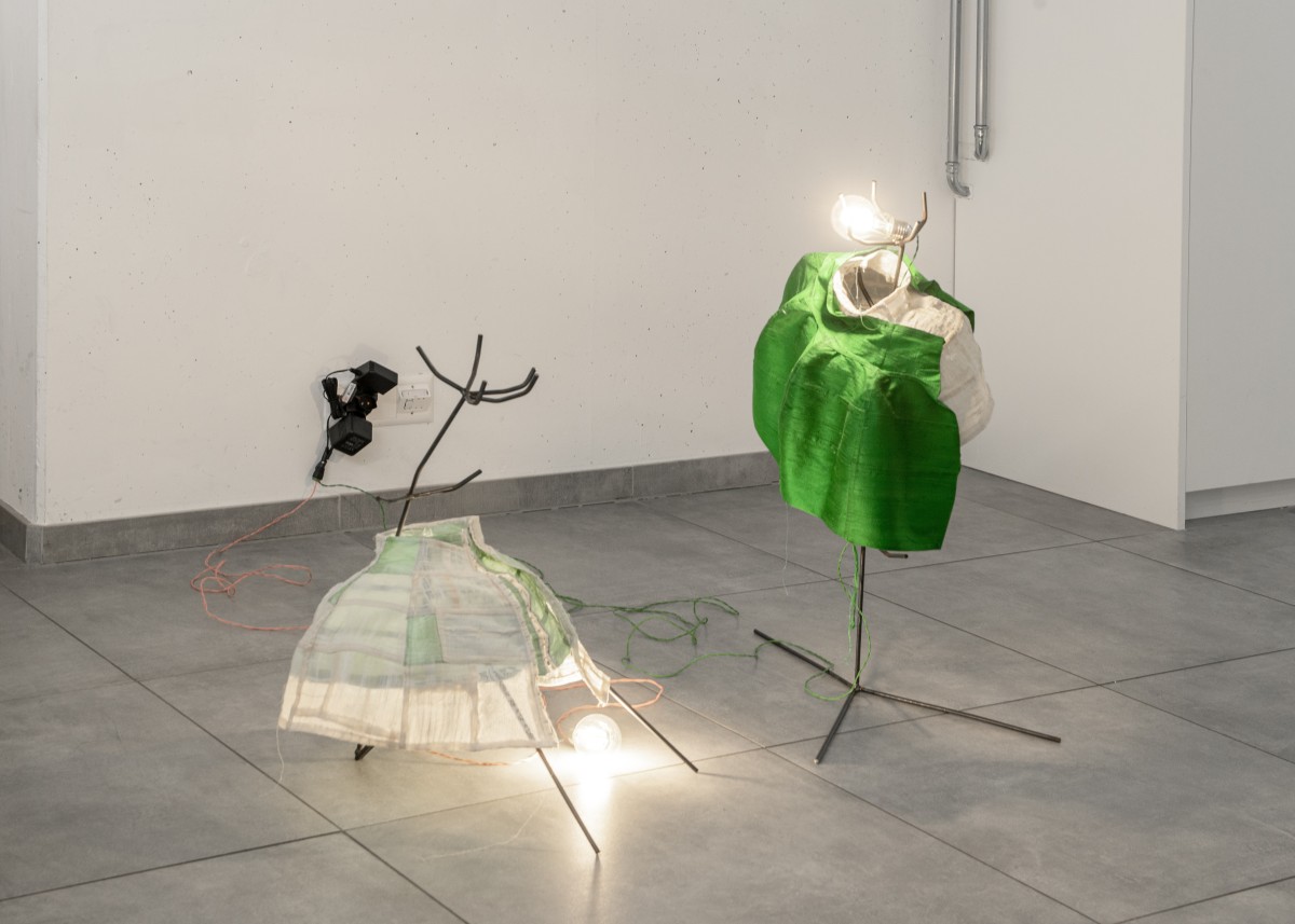 Karolin Braegger, Low-Slung Dress, 2022 and Actress I (Lamp), 2020, lightbulb, textile, steel, wire, electricity - All Stars Lausanne